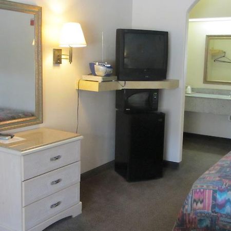 Camelot Inn & Suites Highway 290/Northwest Freeway Jersey Village Екстериор снимка