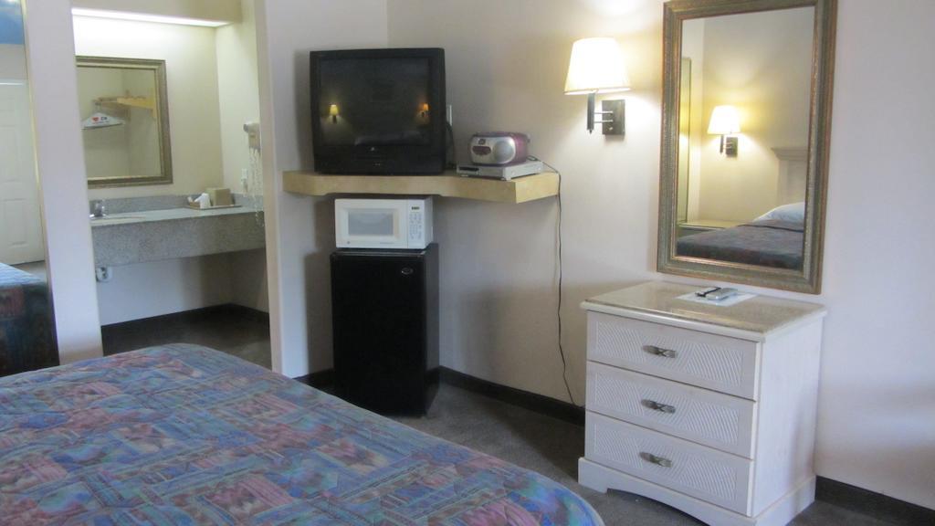 Camelot Inn & Suites Highway 290/Northwest Freeway Jersey Village Стая снимка