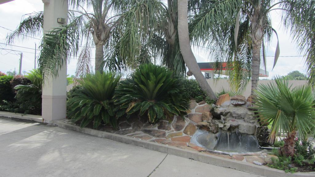 Camelot Inn & Suites Highway 290/Northwest Freeway Jersey Village Екстериор снимка