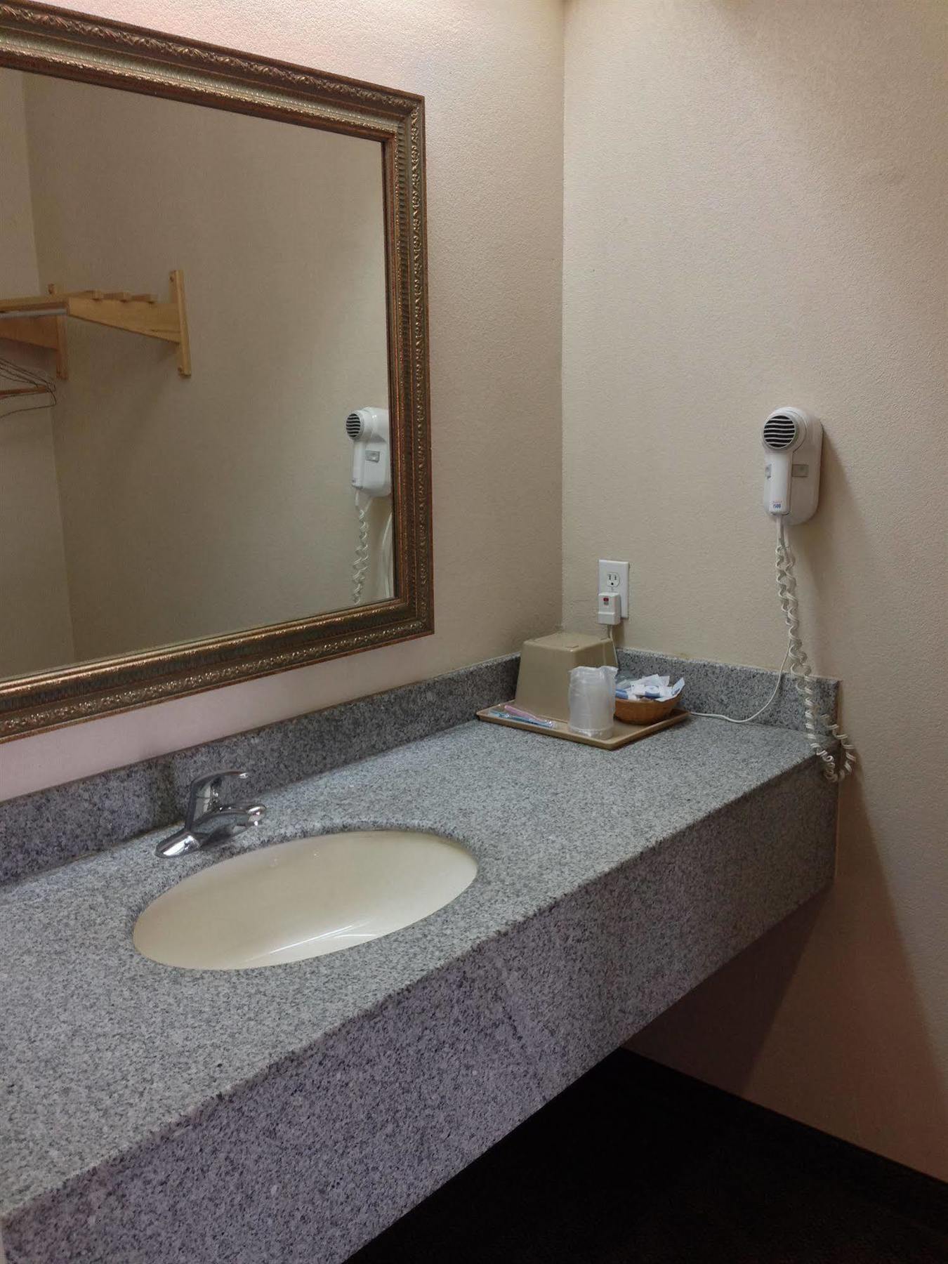 Camelot Inn & Suites Highway 290/Northwest Freeway Jersey Village Екстериор снимка