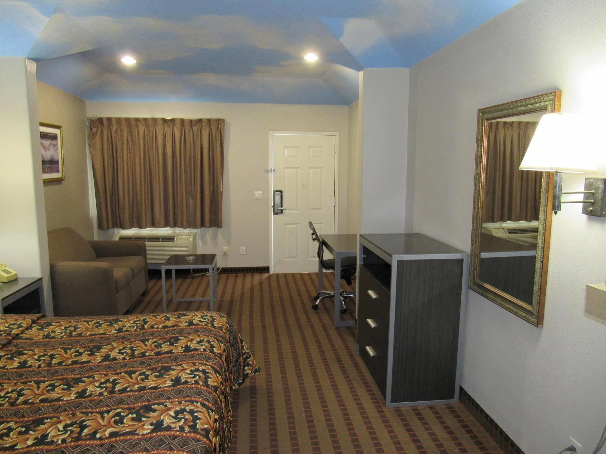 Camelot Inn & Suites Highway 290/Northwest Freeway Jersey Village Екстериор снимка
